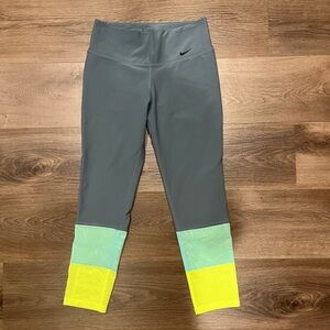 XS Nike Capri Leggings